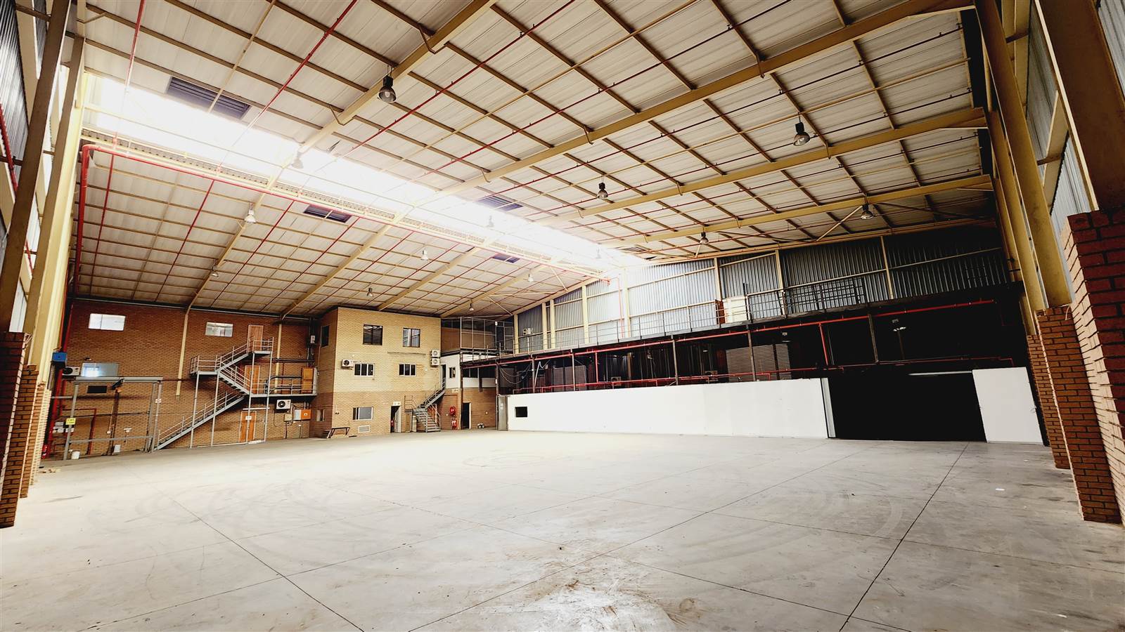 3829.3  m² Industrial space in Laser Park photo number 5