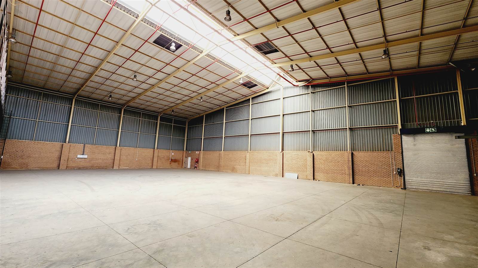 3829.3  m² Industrial space in Laser Park photo number 8