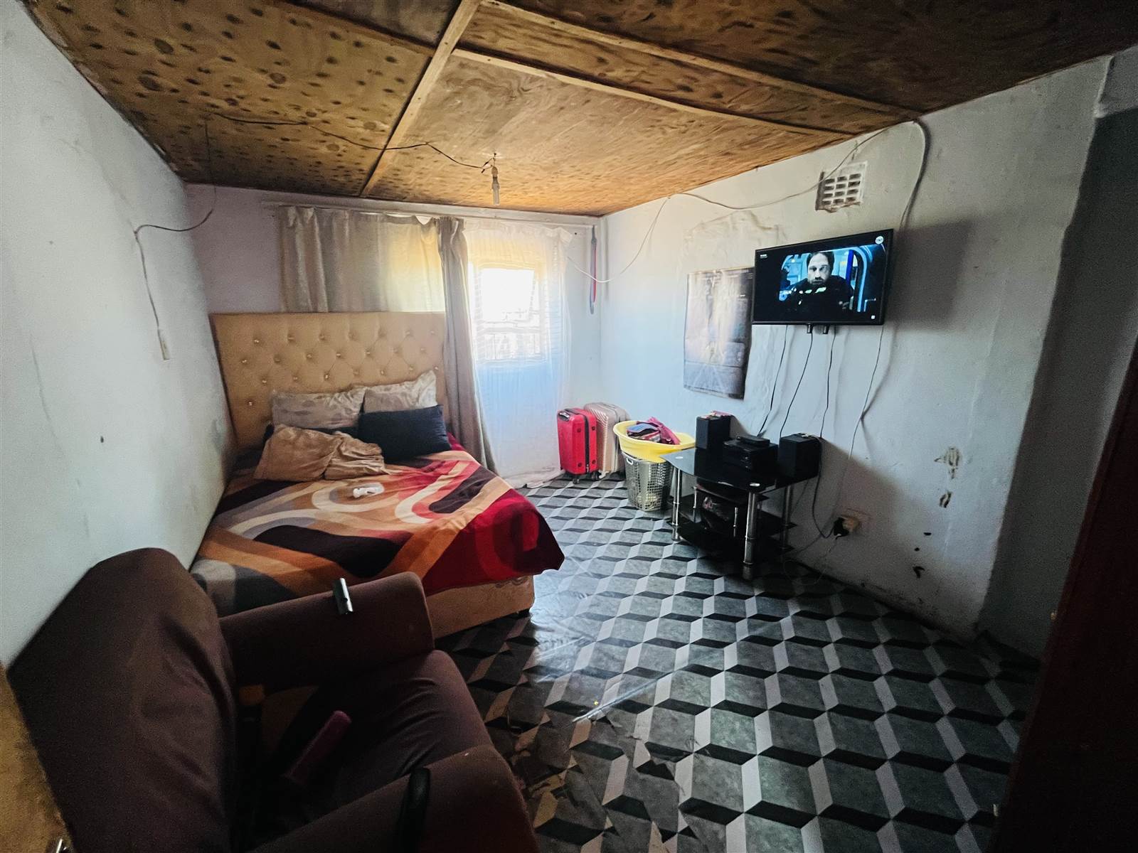 6 Bed House in Kwazakhele photo number 7