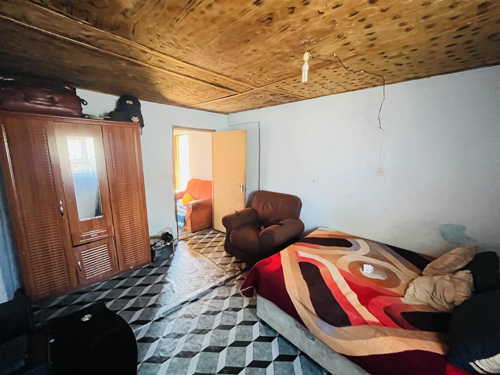 6 Bed House in Kwazakhele photo number 9