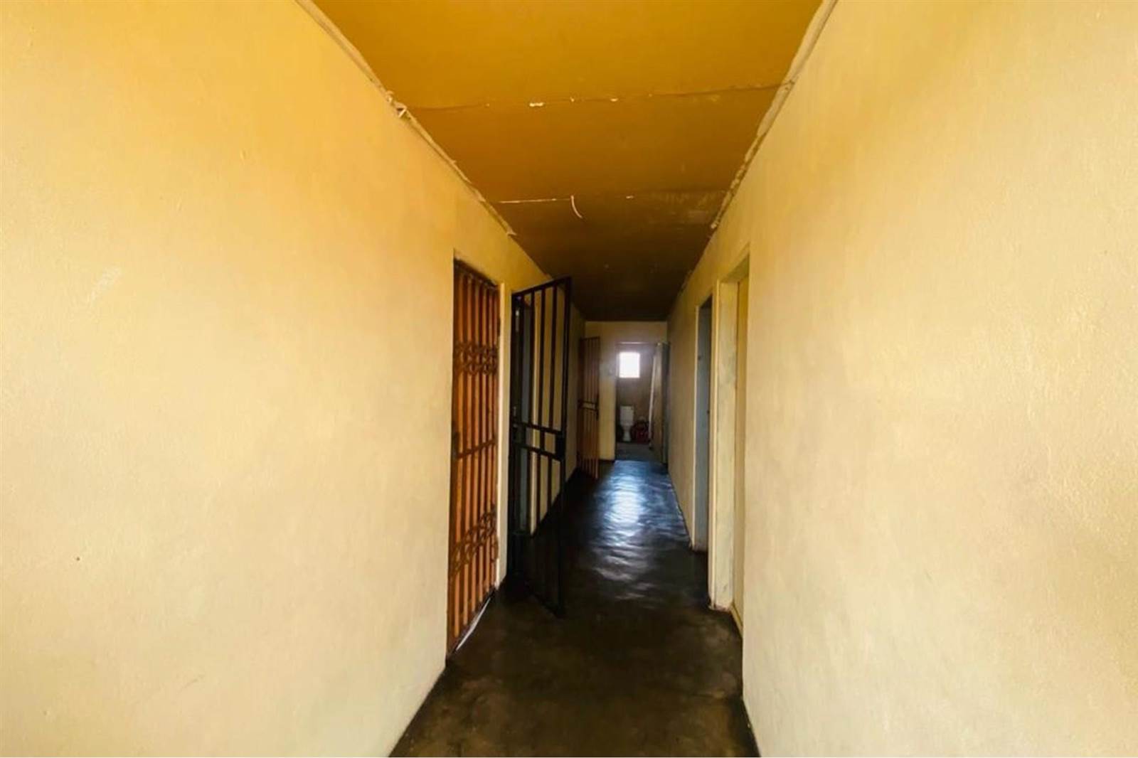 22 Bed House in Tembisa photo number 9