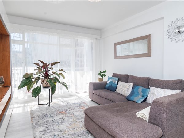 2 Bed Apartment in Sea Point