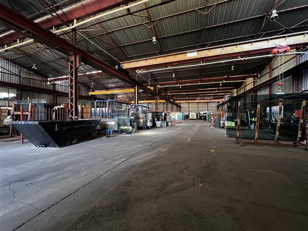 4 300  m² Industrial space