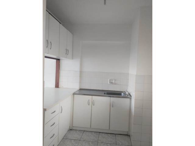 0.5 Bed Flat in Durban CBD photo number 2