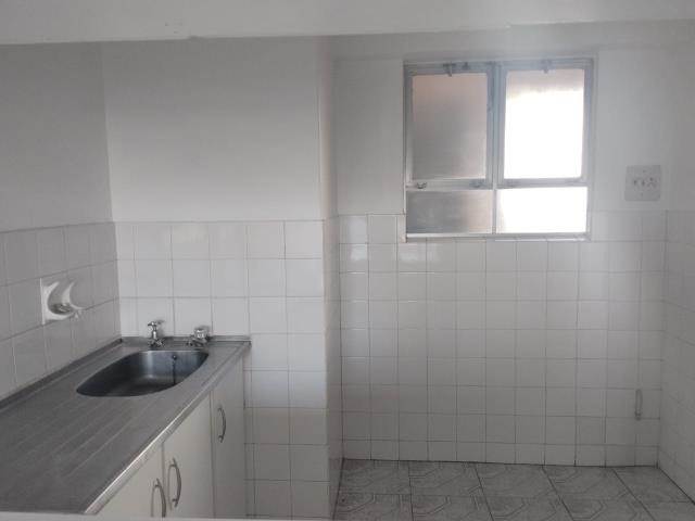 0.5 Bed Flat in Durban CBD photo number 3