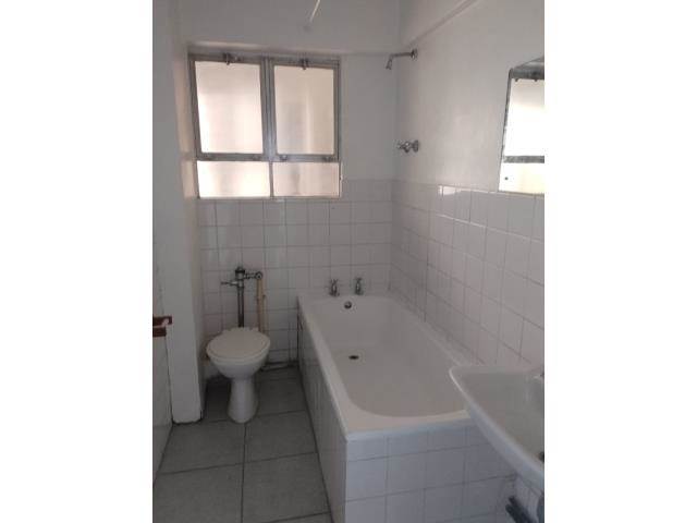 0.5 Bed Flat in Durban CBD photo number 9