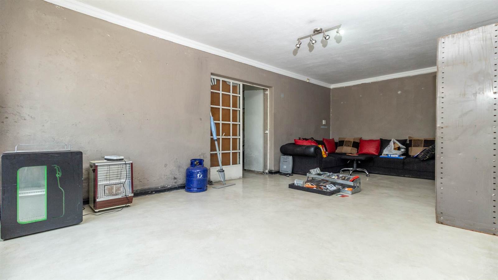 4 Bed House in Northcliff photo number 21