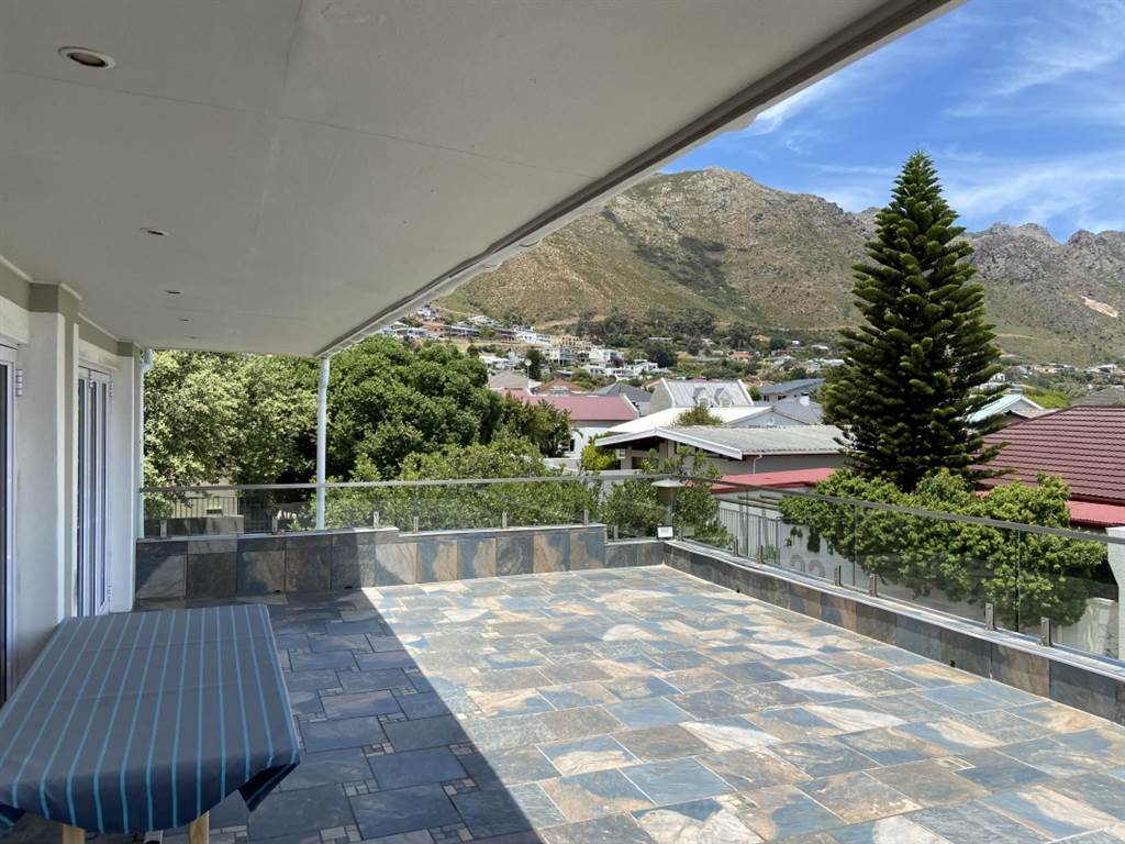 4 Bed House in Cape Town City Centre photo number 2