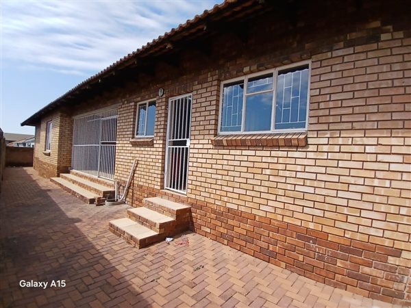 3 Bedroom Townhouse 3 Bedroom Townhouse