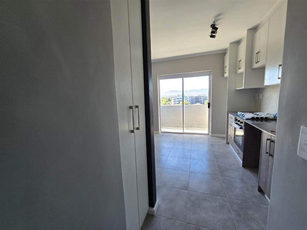 1 Bed Apartment in Tableview photo number 6