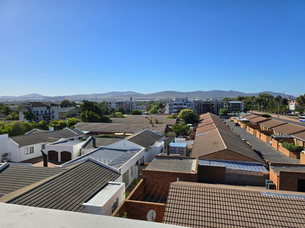1 Bed Apartment in Tableview photo number 15
