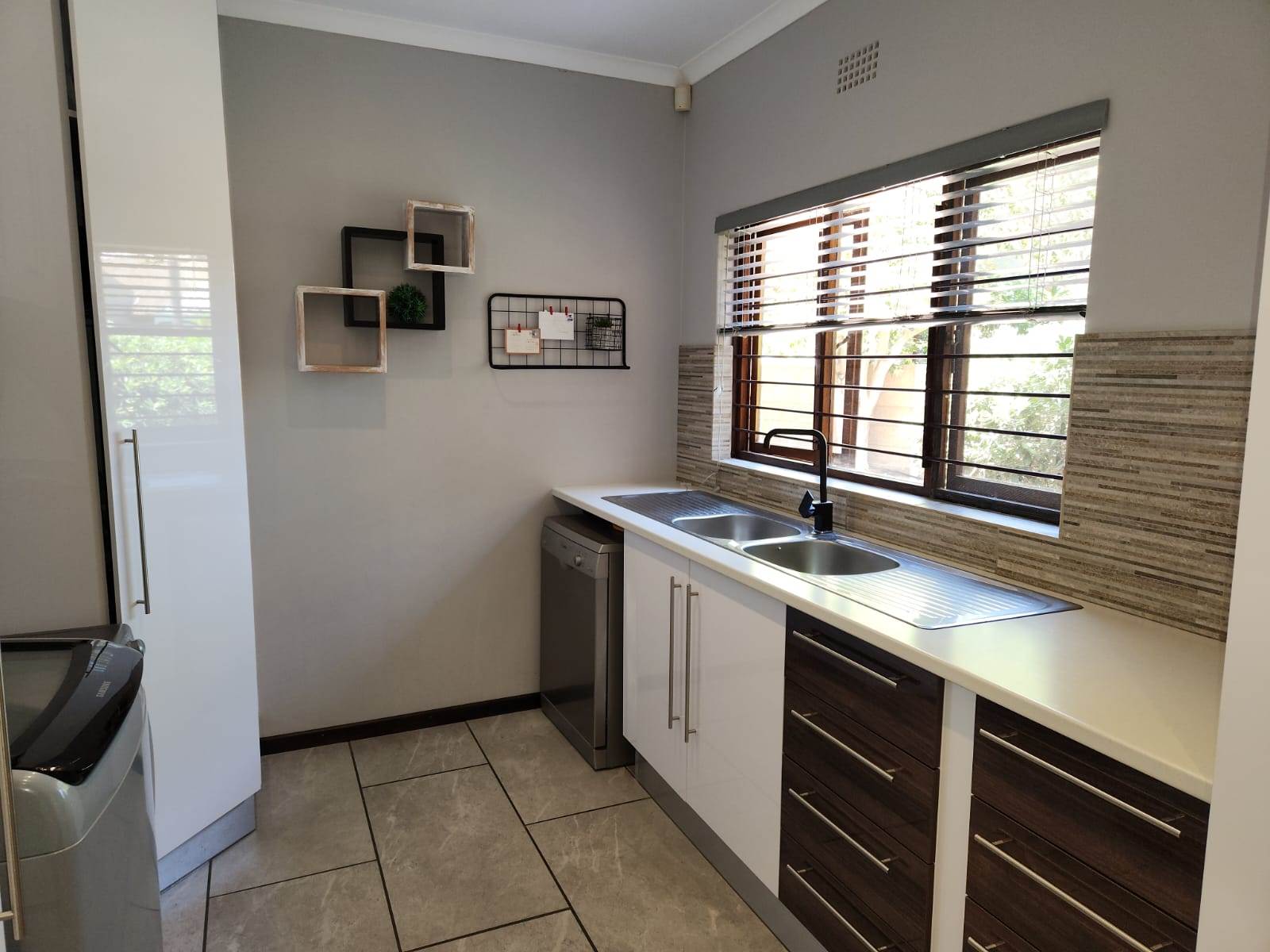 4 Bed House in Vredendal photo number 10