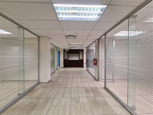 373.299987792969  m² Commercial space