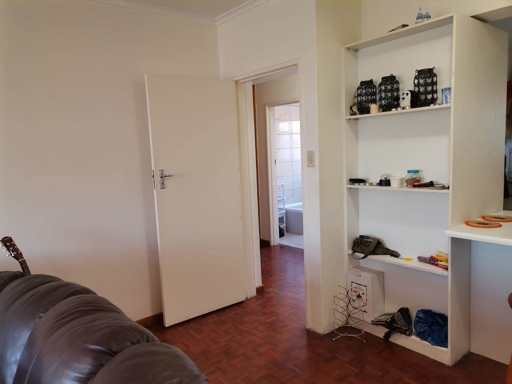 1 Bed Apartment in Strand North photo number 4