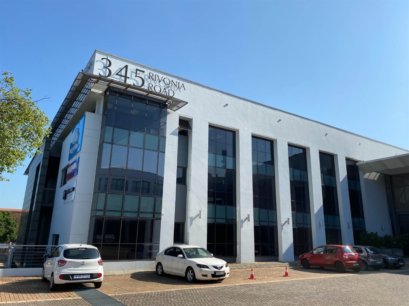 500  m² Commercial space in Rivonia photo number 2