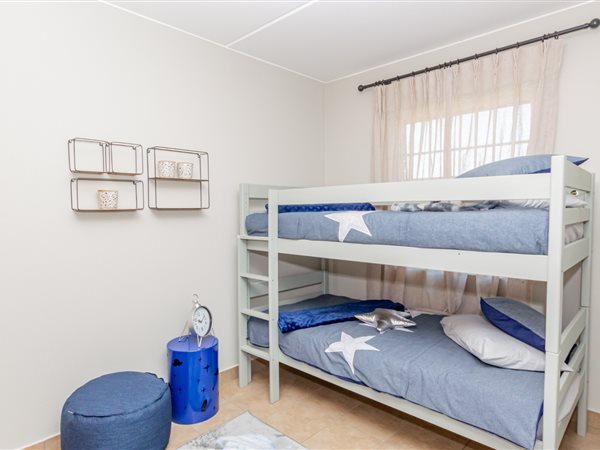 2 Bed Apartment in Robertsham