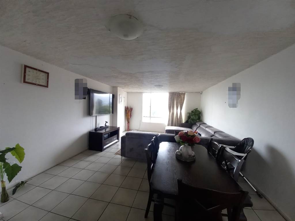 2.5 Bed Apartment in Rietfontein photo number 5