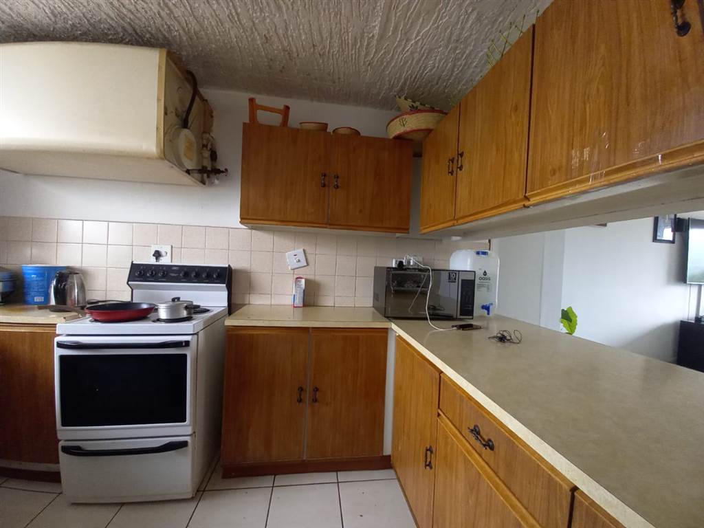 2.5 Bed Apartment in Rietfontein photo number 3