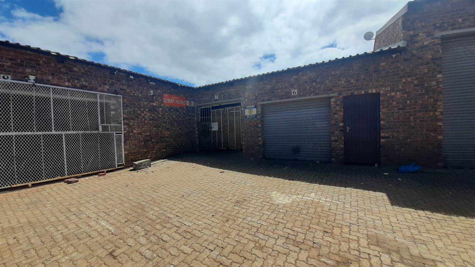 52  m² Industrial space in Jeffreys Bay photo number 1