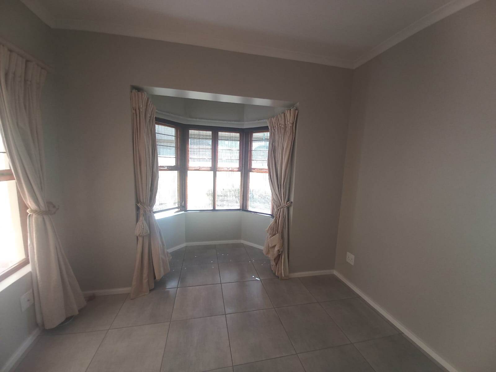 3 Bed Apartment in Bryanston photo number 16