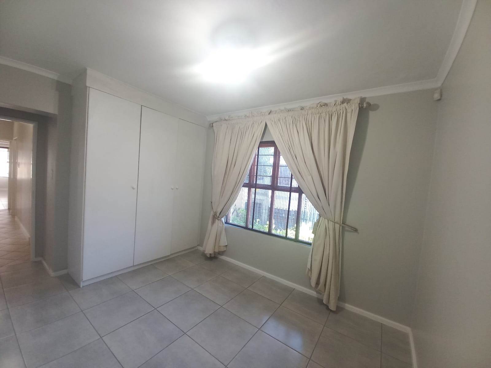 3 Bed Apartment in Bryanston photo number 10