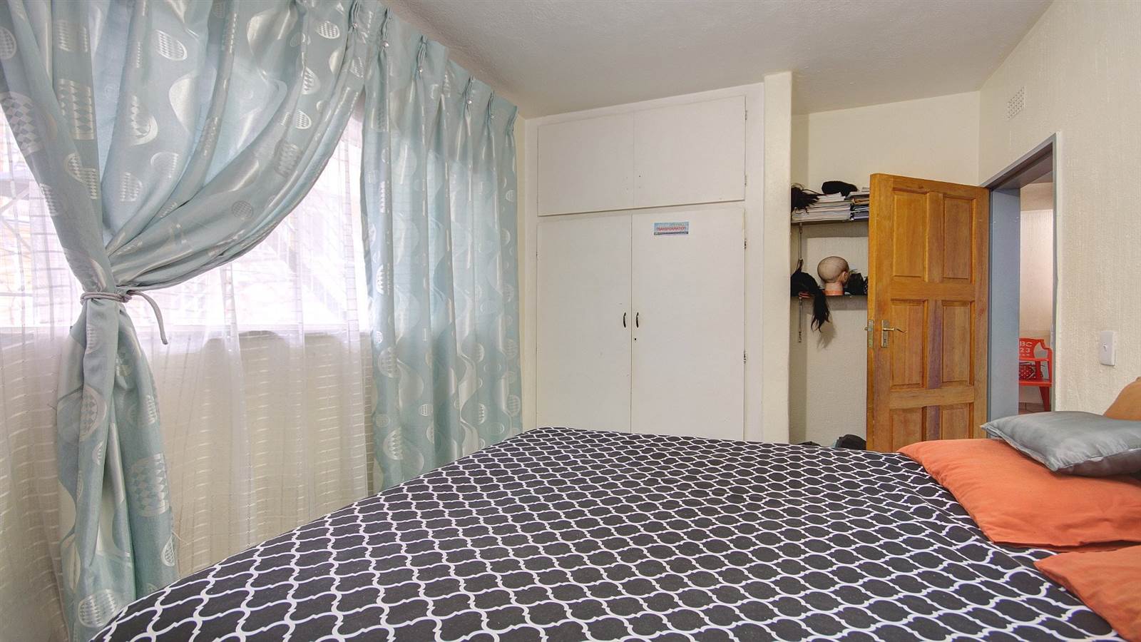2 Bed Flat in Florida photo number 12