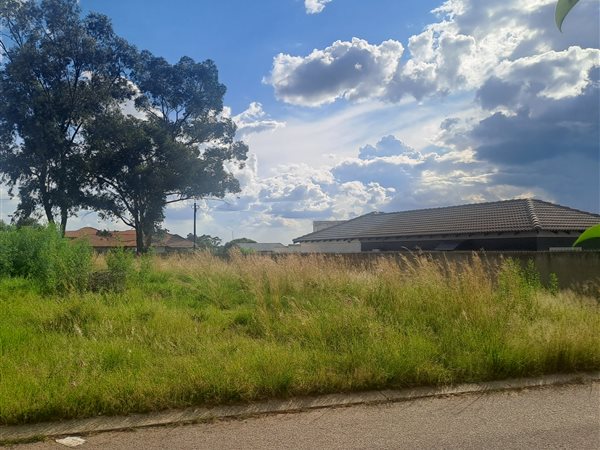 1 000 m² Land