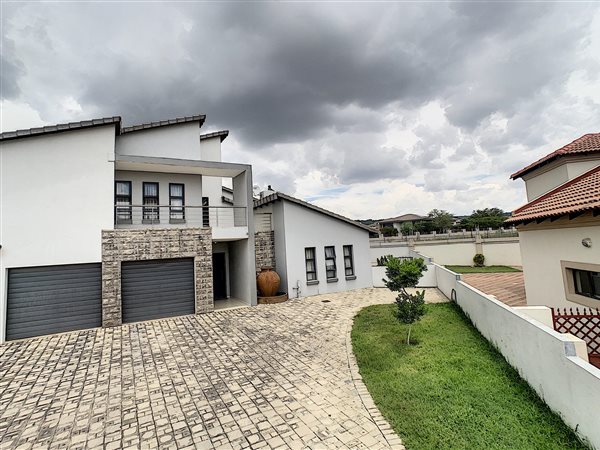 5 Bedroom House 5 Bedroom House