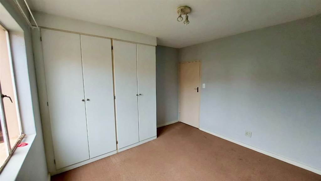 2 Bed Apartment in Queenswood photo number 14