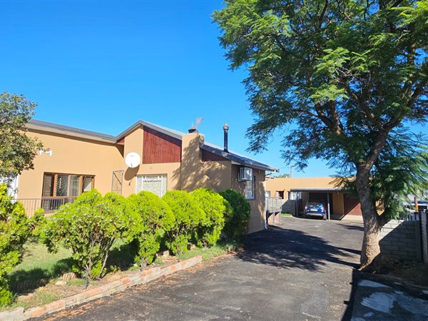 4 Bedroom House 4 Bedroom House