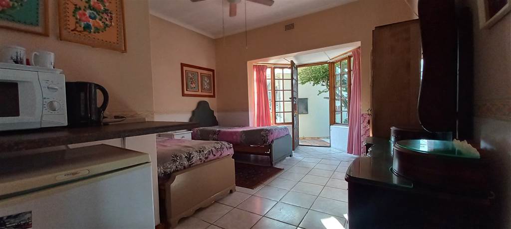 6 Bed House in Lamberts Bay photo number 6