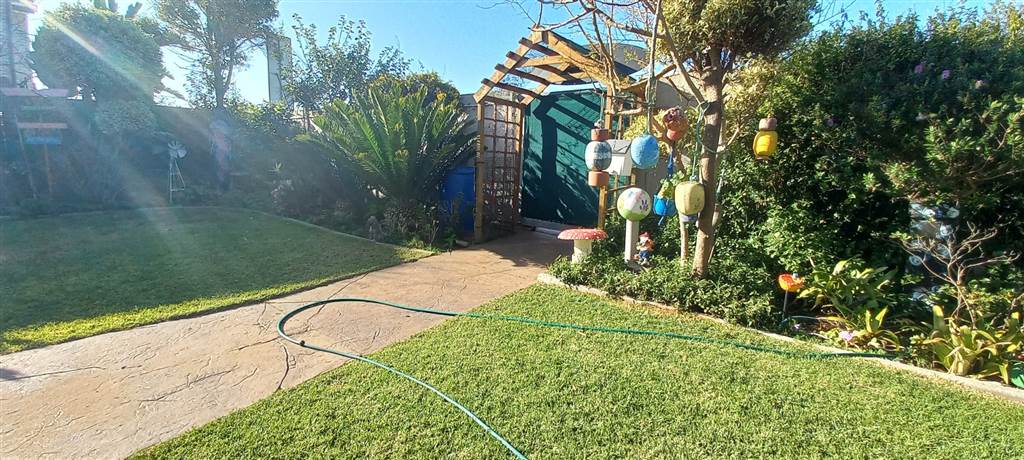 6 Bed House in Lamberts Bay photo number 24