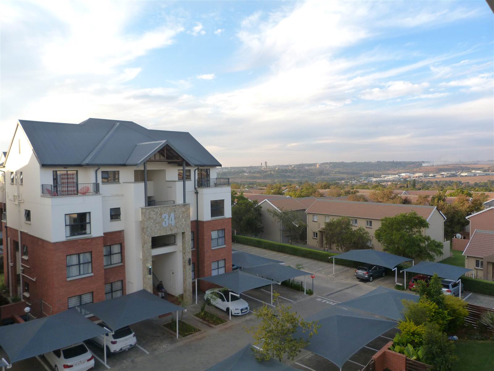 2 Bed Townhouse in Greenstone Hill photo number 4