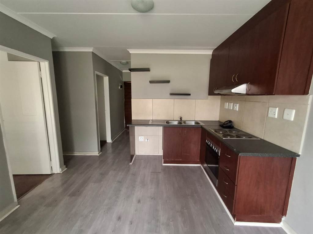 2 Bed Apartment to rent in BuhRein Estate RR4109822 Private Property