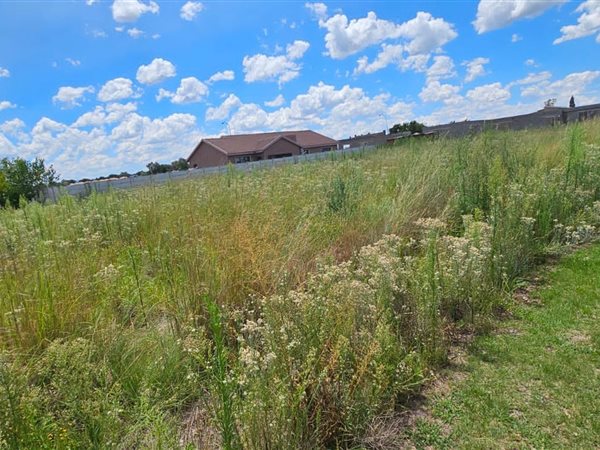 1033 m² Land available in Riversdale