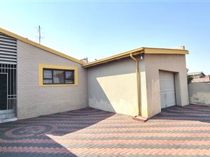 4 Bed House in Crown Gardens
