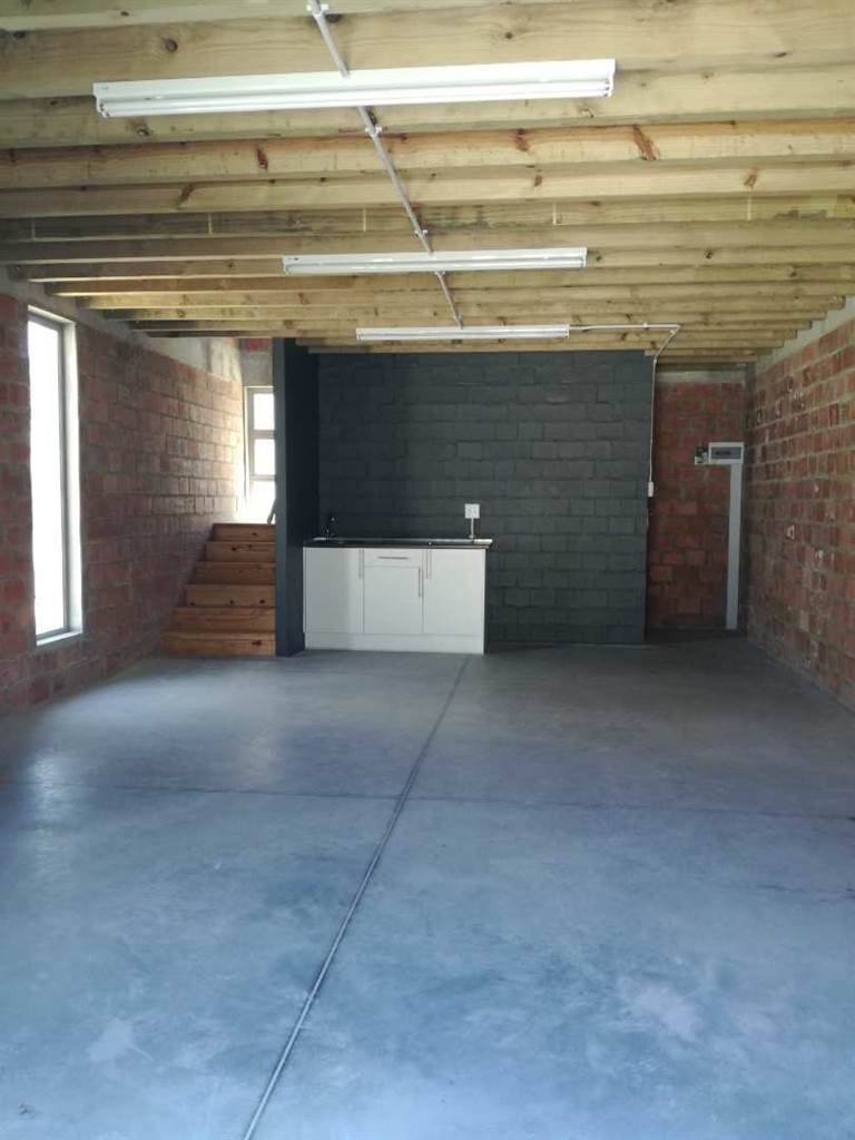 84  m² Commercial space in Fairview photo number 1