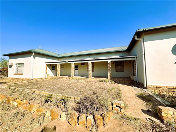 6 Bed House in Malmesbury