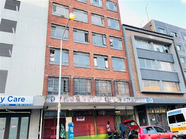 1 640  m² Commercial space