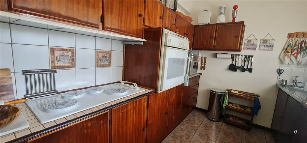2 Bed Apartment in Dagbreek photo number 3