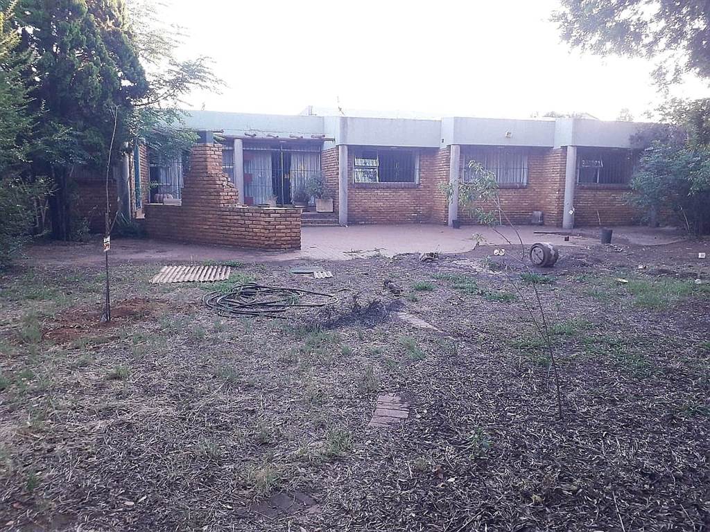 4 Bed House in Lenasia photo number 29