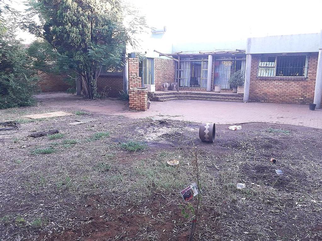 4 Bed House in Lenasia photo number 28