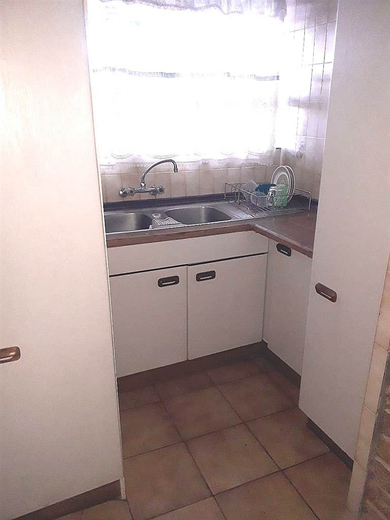 4 Bed House in Lenasia photo number 11