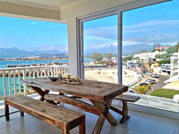 4 Bed Apartment in Gordons Bay Central
