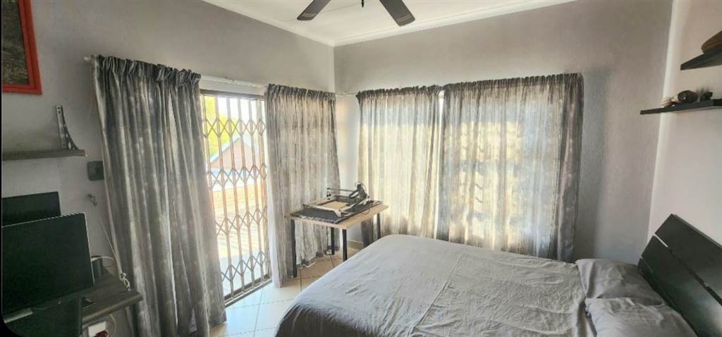 4 Bed House in Kempton Park Central photo number 20
