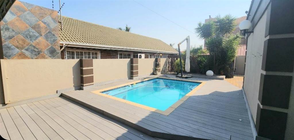4 Bed House in Kempton Park Central photo number 26