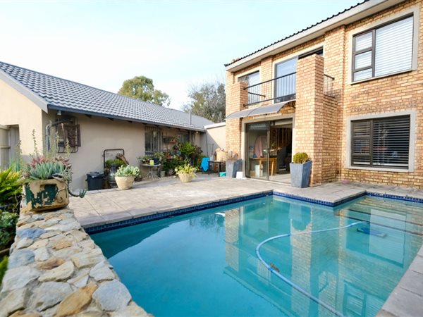 4 Bedroom House 4 Bedroom House