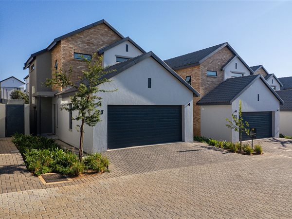 3 Bedroom Townhouse 3 Bedroom Townhouse