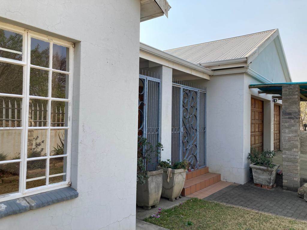 4 Bed House in Ficksburg photo number 4