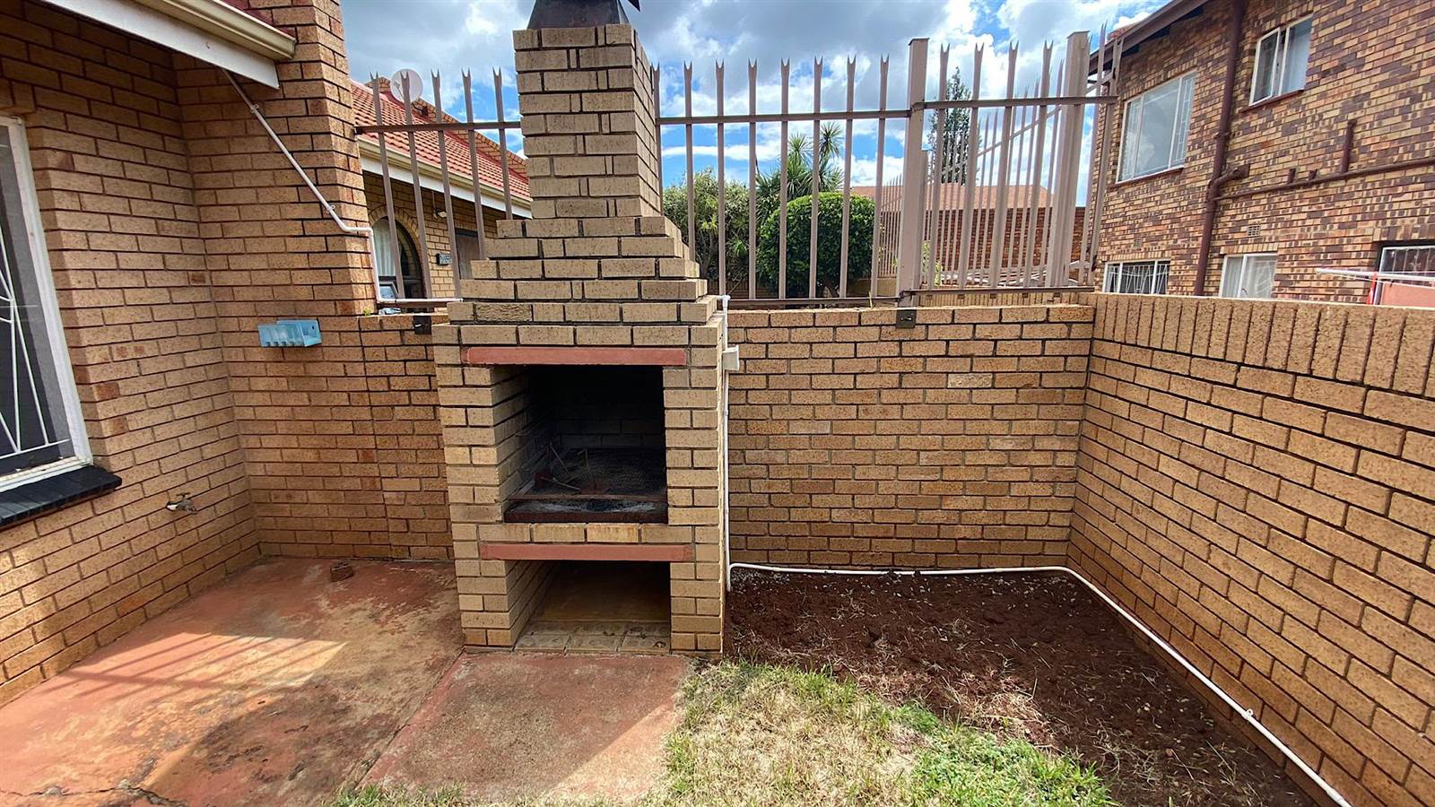 2 Bed Townhouse in Carletonville photo number 16